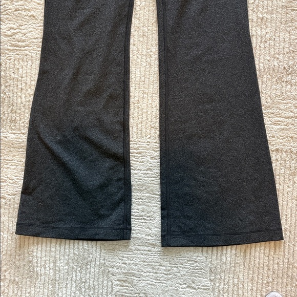Women’s Lululemon Groove Pant Flare Full on Luxstreme 32in- heathered black- 10 - Picture 3 of 7